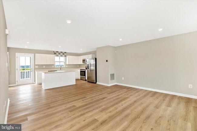 Building Photo - 38 Diopside Dr