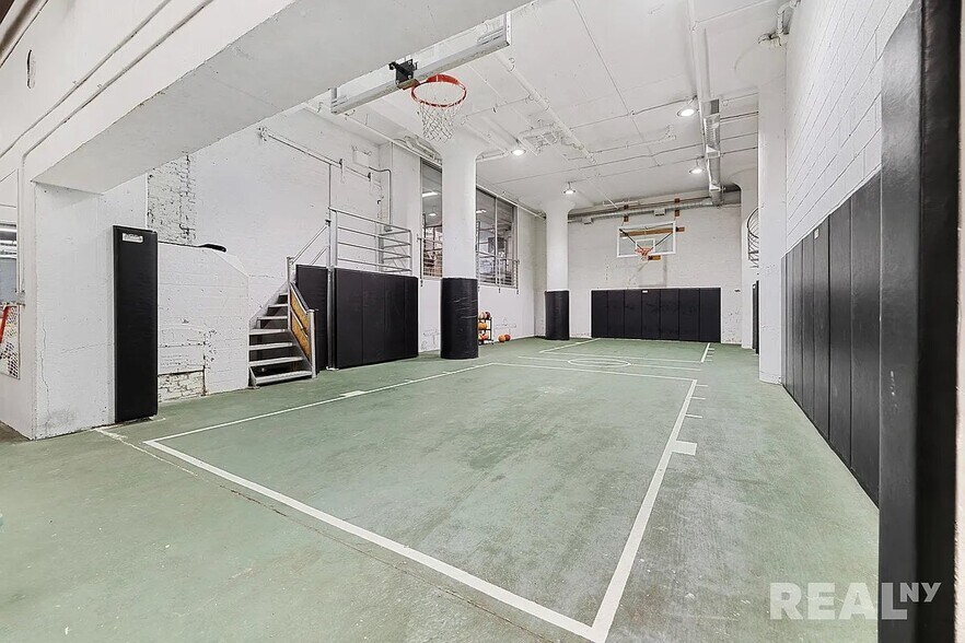 Building Photo - 99 Gold St