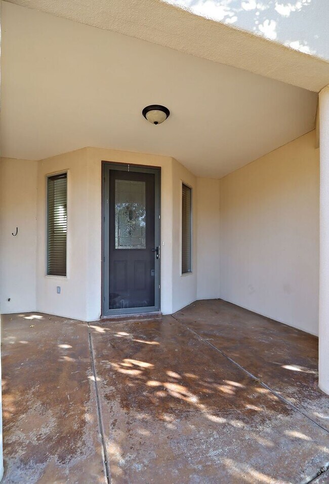 Building Photo - Beautiful Home in Sonoma Ranch with Amazin...