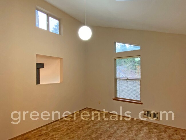 Building Photo - Adorable 2BR 1.75BA Home on Tumwater Hill