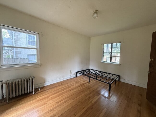 Building Photo - 3-bedroom, 2-bath student house