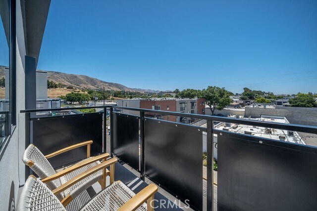 Building Photo - 2475 Victoria Ave