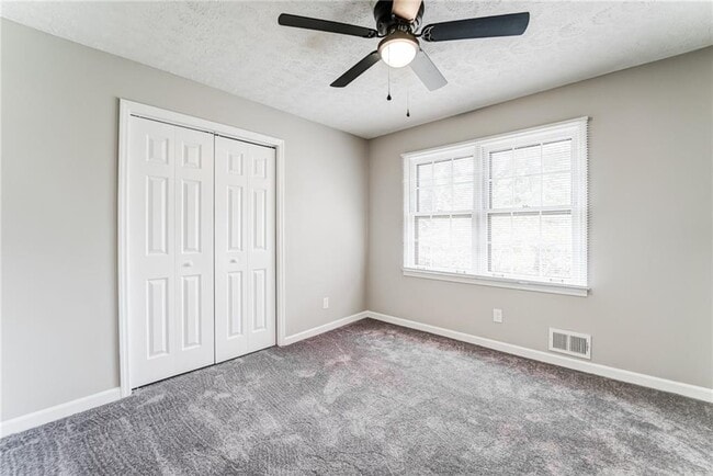 Building Photo - 770 Pine Lake Dr NW