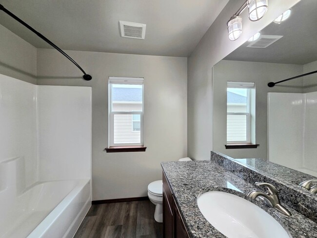 Building Photo - 3-Bed, 2.5-Bath Townhome w/ 2-Car Garage