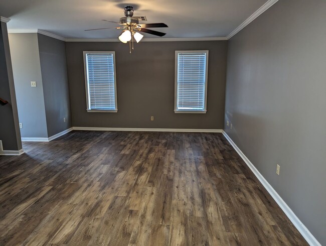 Building Photo - 3 Bedroom Townhouse in Broussard