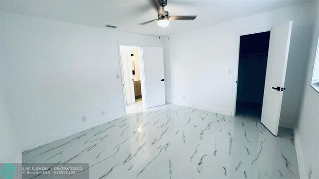 Building Photo - 1460 NW 22nd Ct