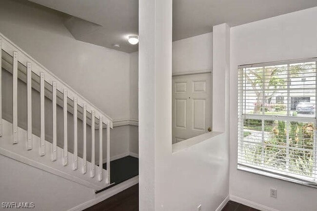 Building Photo - 10100 Poppy Hill Dr