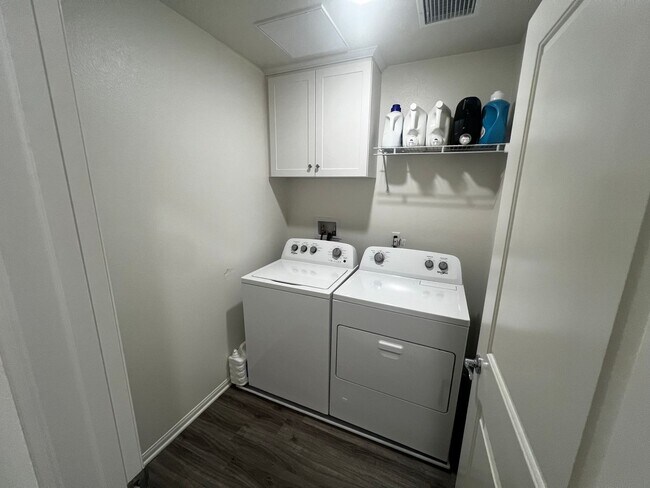 Building Photo - THIS HOME COMES WITH AN ADU