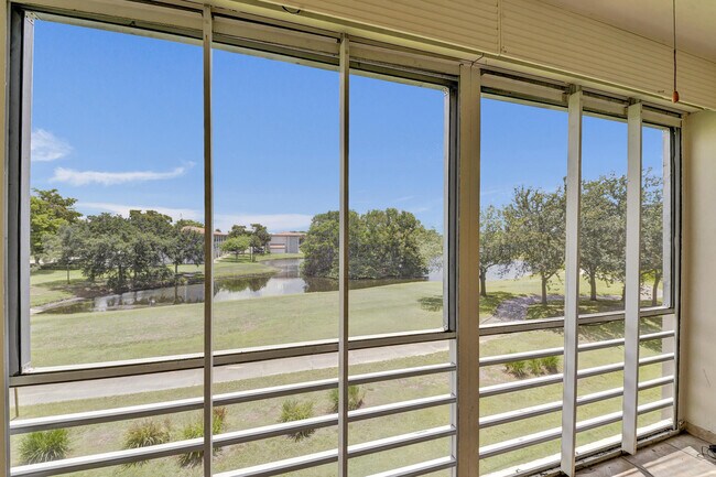 Building Photo - 2430 SW 81st Ave