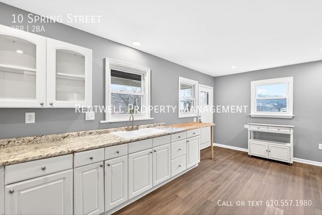 Building Photo - 10 S Spring St