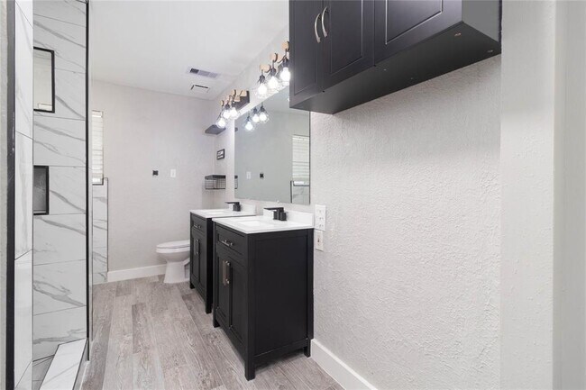 Building Photo - 4035 Almond Lake Dr