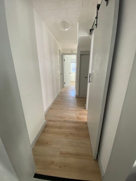 Building Photo - 454 Kenwood Ave