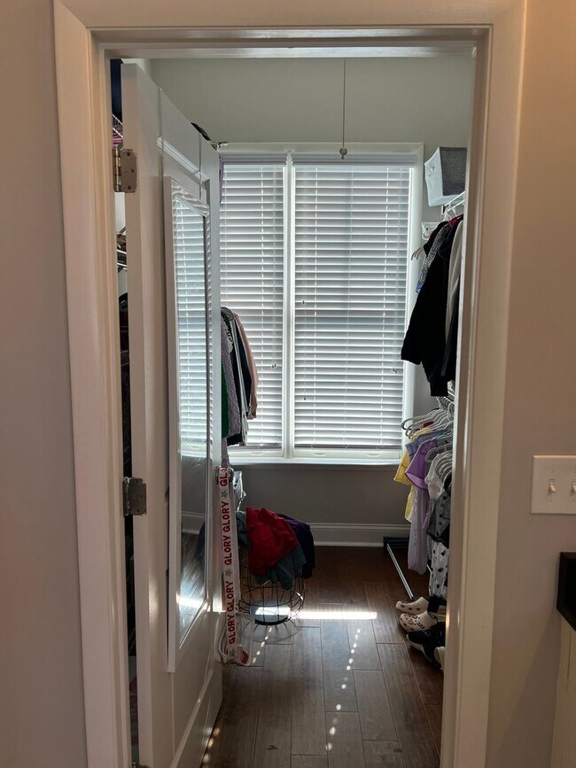 Building Photo - Awesome Urban Lofts Unit Available for Pre...