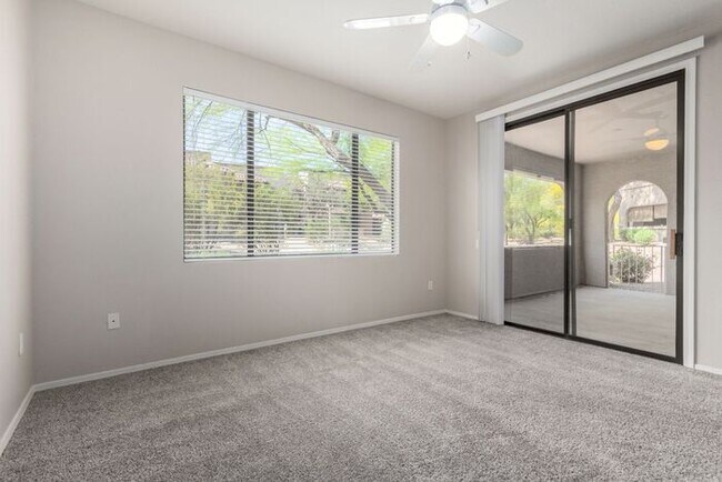 Building Photo - 2-bedroom 2 bath condo in Gated Community ...