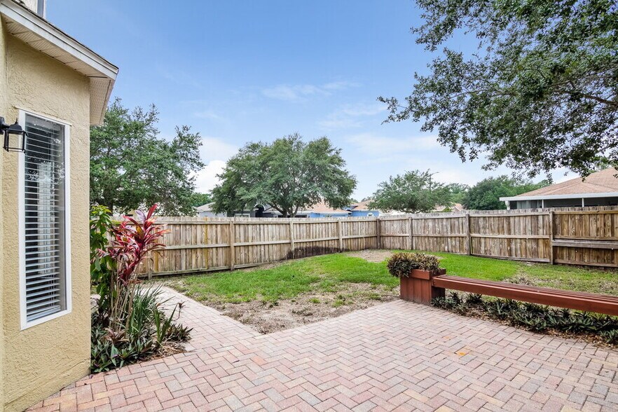 Building Photo - 758 Star Pointe Dr