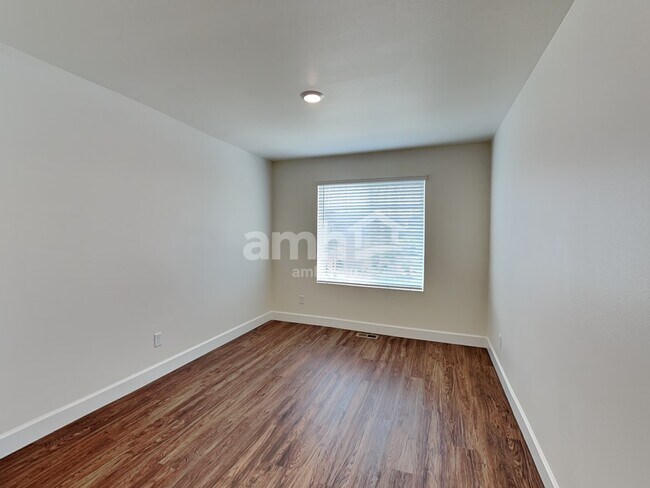 Building Photo - 6894 35th Pl NE