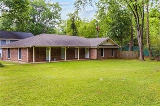 Building Photo - 834 Wilson Cir SW