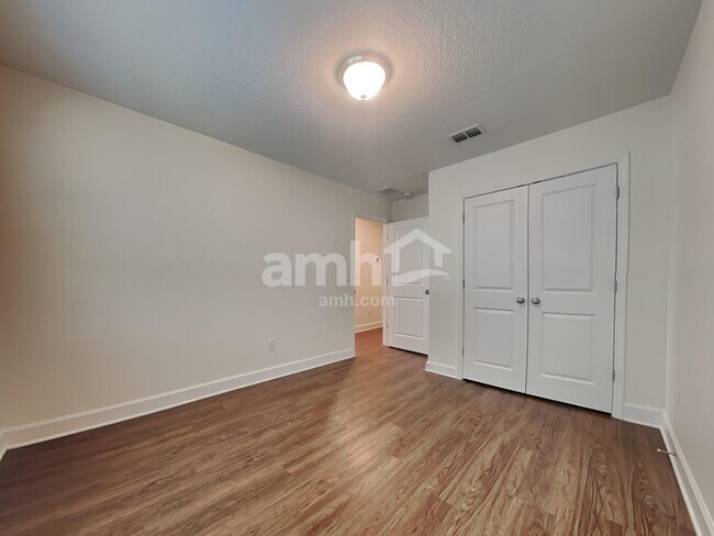 Building Photo - 437 Sandstone Dr