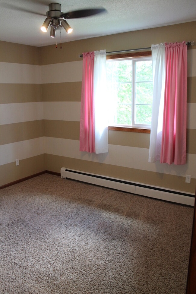 Building Photo - Avail Nov 1st!! SW Rochester 3 bedroom 2 b...