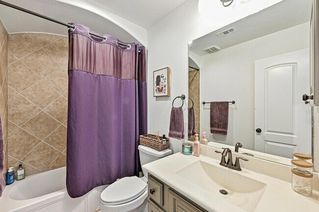Building Photo - 4303 Woodledge Pl