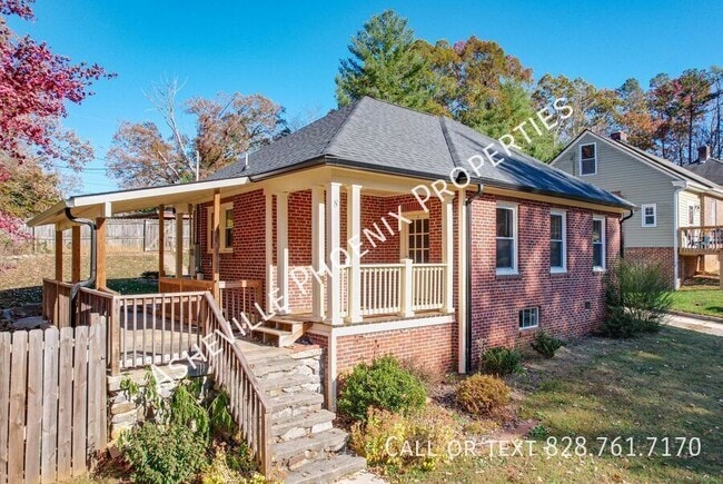 Building Photo - 8 Enka Oak St