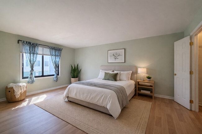 Building Photo - 380 Pierce Ct