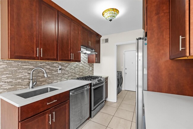 Building Photo - 4 Woodbine Dr