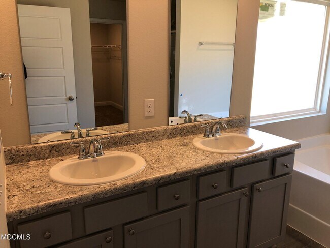 Building Photo - 6578 Eastland Cir