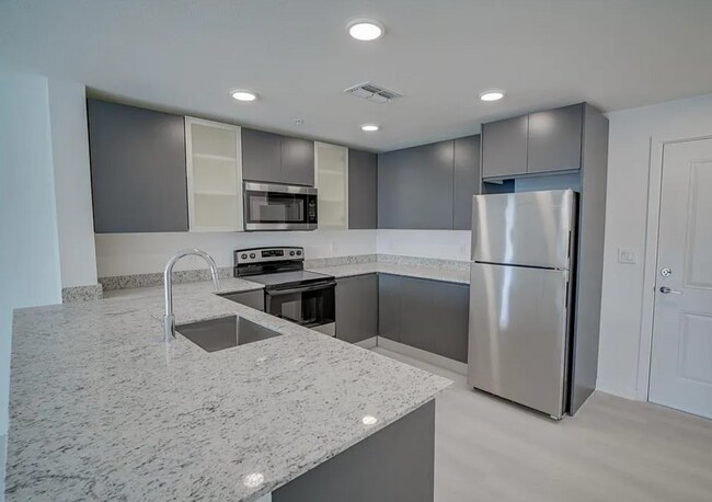 Building Photo - Top Floor Corner Unit – Brand New 3/2 Condo with Balcony in Millenia Park *** Only $1995/mo ***