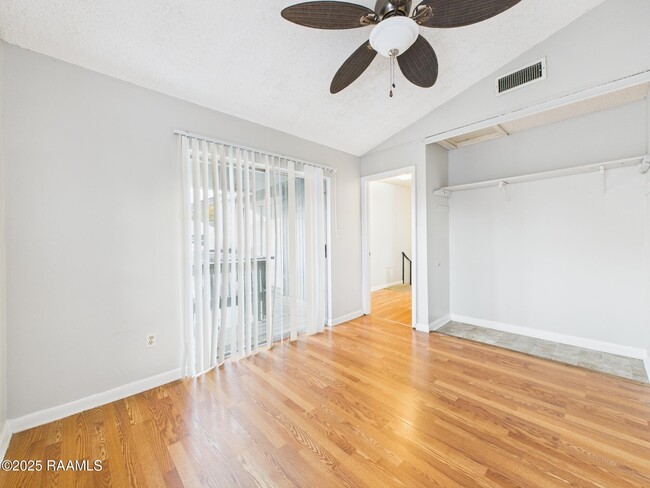 Building Photo - 506 Fox Run Ave