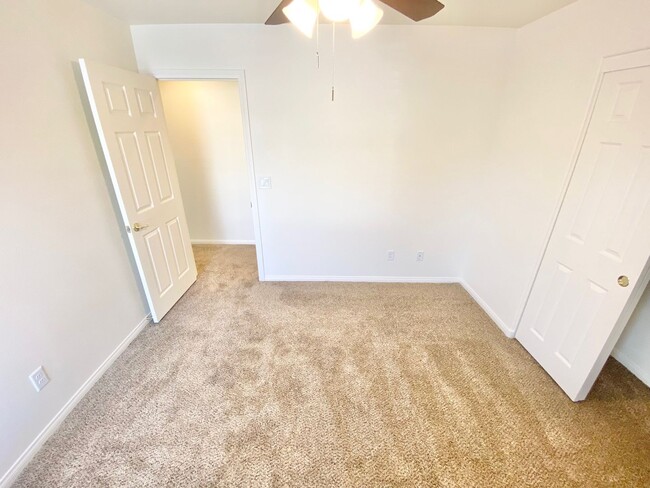 Building Photo - GORGEOUS 3 BEDROOM / 2 FULL BATH SINGLE FAMILY HOME , WITH 2 CAR GARAGE