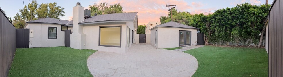 Building Photo - 18700 Collins St
