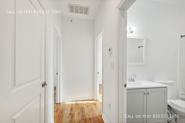 Building Photo - Newly Renovated 2 Bedroom Available for Re...