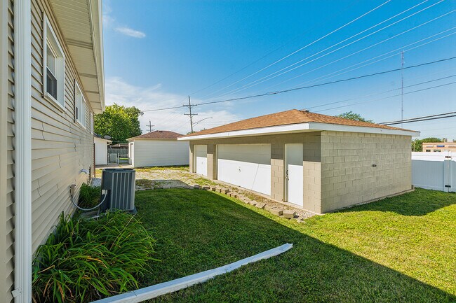 Building Photo - 19338 Beechnut Dr