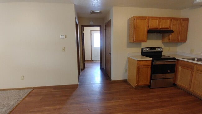 Building Photo - 207 N Elm St