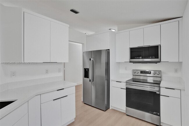 Building Photo - 4114 Sapphire St