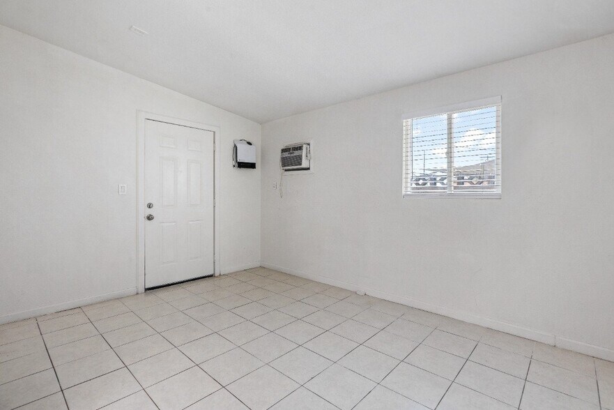Building Photo - 221 Milinane Dr