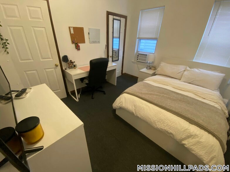 Building Photo - 10 Parker Hill Ave