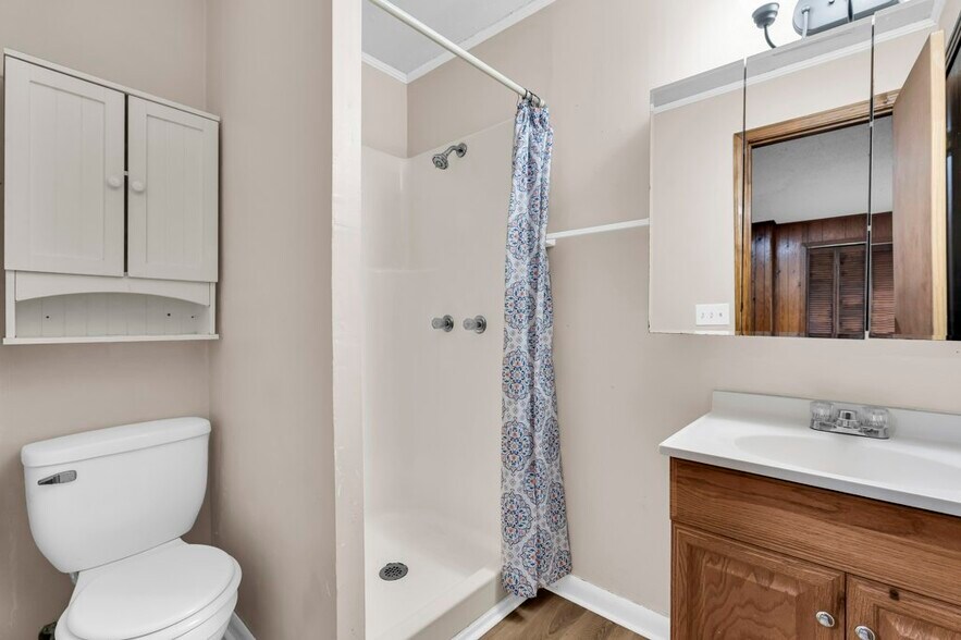 Building Photo - 155 W Thomas Dr