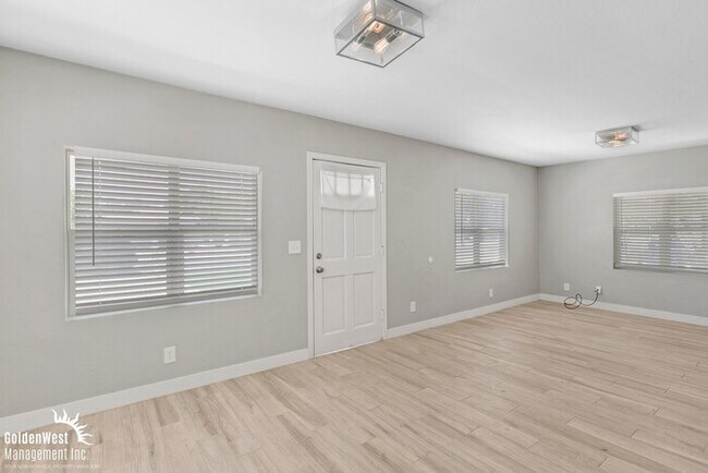 Building Photo - Spacious 3Bdm 1Ba Home In Central Phoenix!