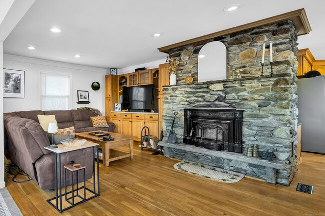 Building Photo - 25 Cottage Grove Rd