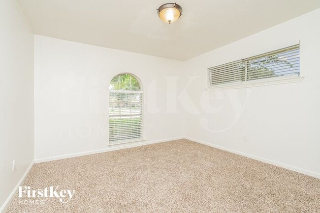 Building Photo - 1005 Gracelane Dr