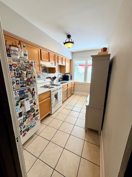 Building Photo - 1425 E Capitol Dr