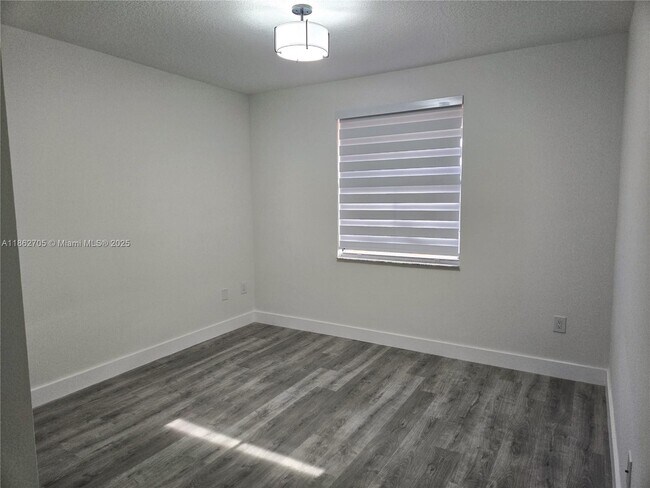 Building Photo - 3124 SW 154th Pl