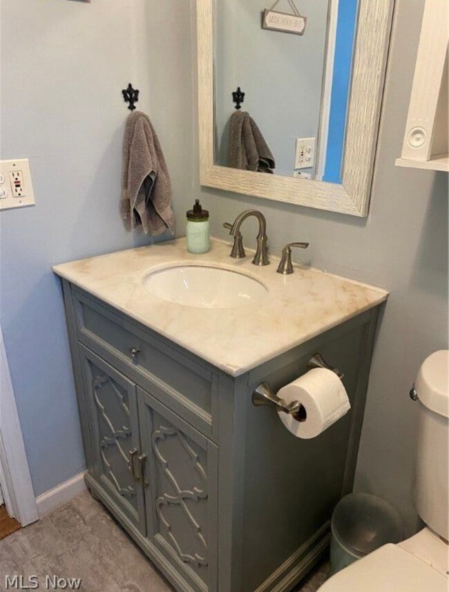 Building Photo - 5696 Pleasant Ave