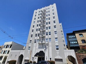 Building Photo - Russian Hill: Remodeled 1 Bedroom w/ Direct Access to XL Shared Patio & FREE Utilities!