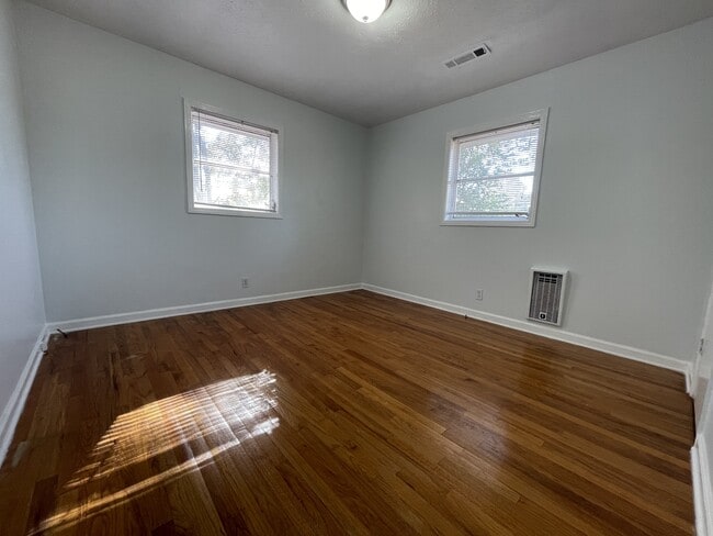 Building Photo - 1920 Charlton Dr