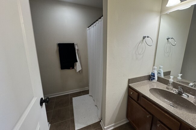 Building Photo - Large 3-Bedroom, 3.5-Bathroom Townhome