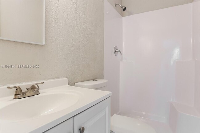 Building Photo - 707 SW 74th Ave