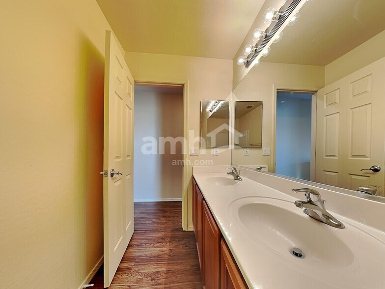 Building Photo - 1859 W Desert Canyon Dr